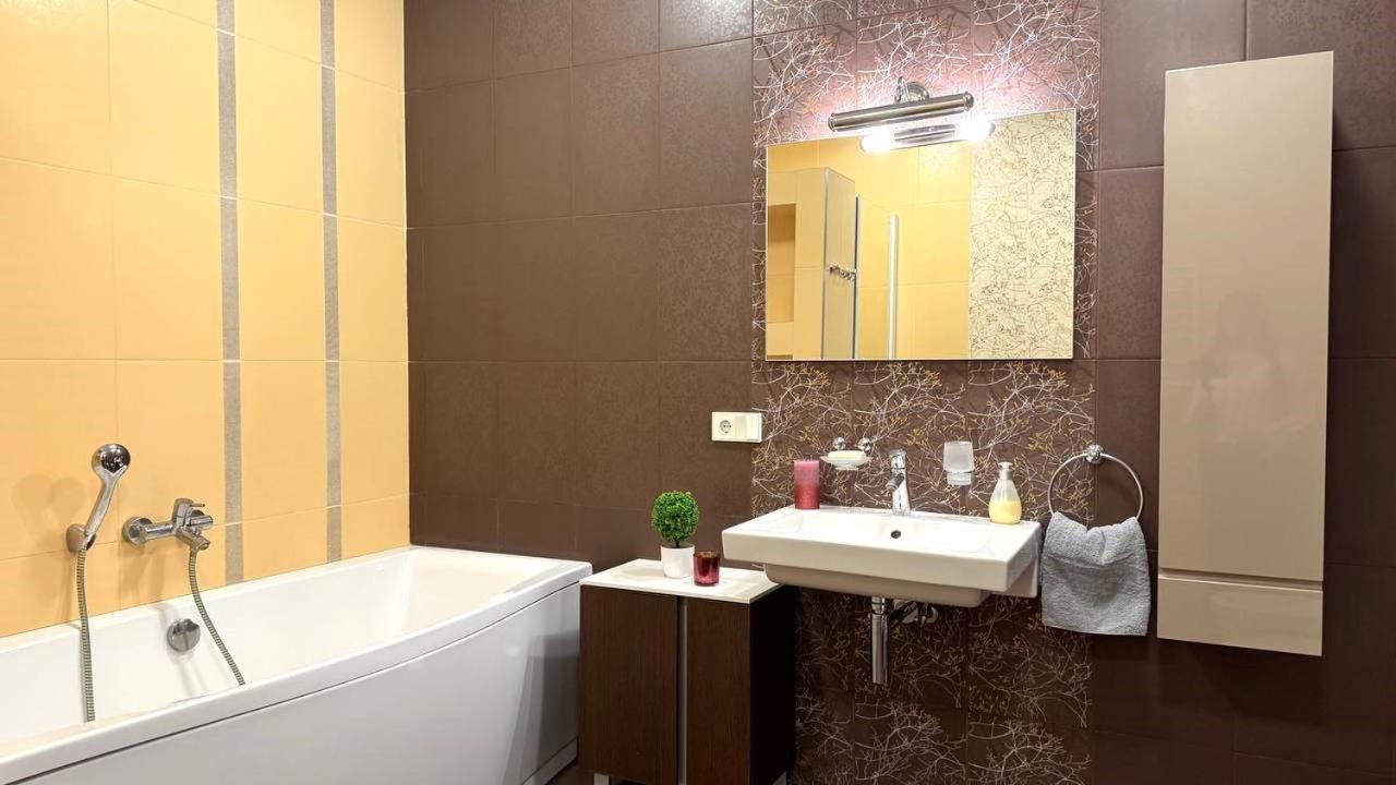 Bright House On 23 Serpnya Kharkov Ngoại thất bức ảnh