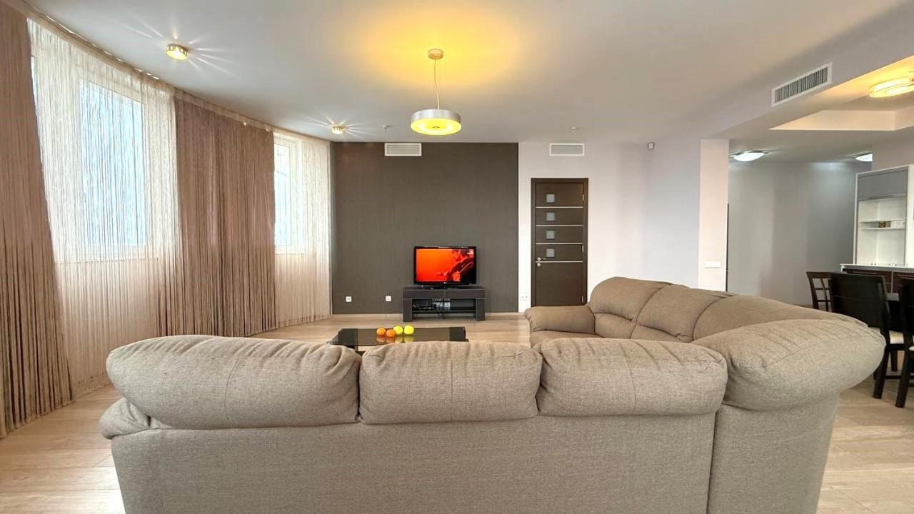 Bright House On 23 Serpnya Kharkov Ngoại thất bức ảnh