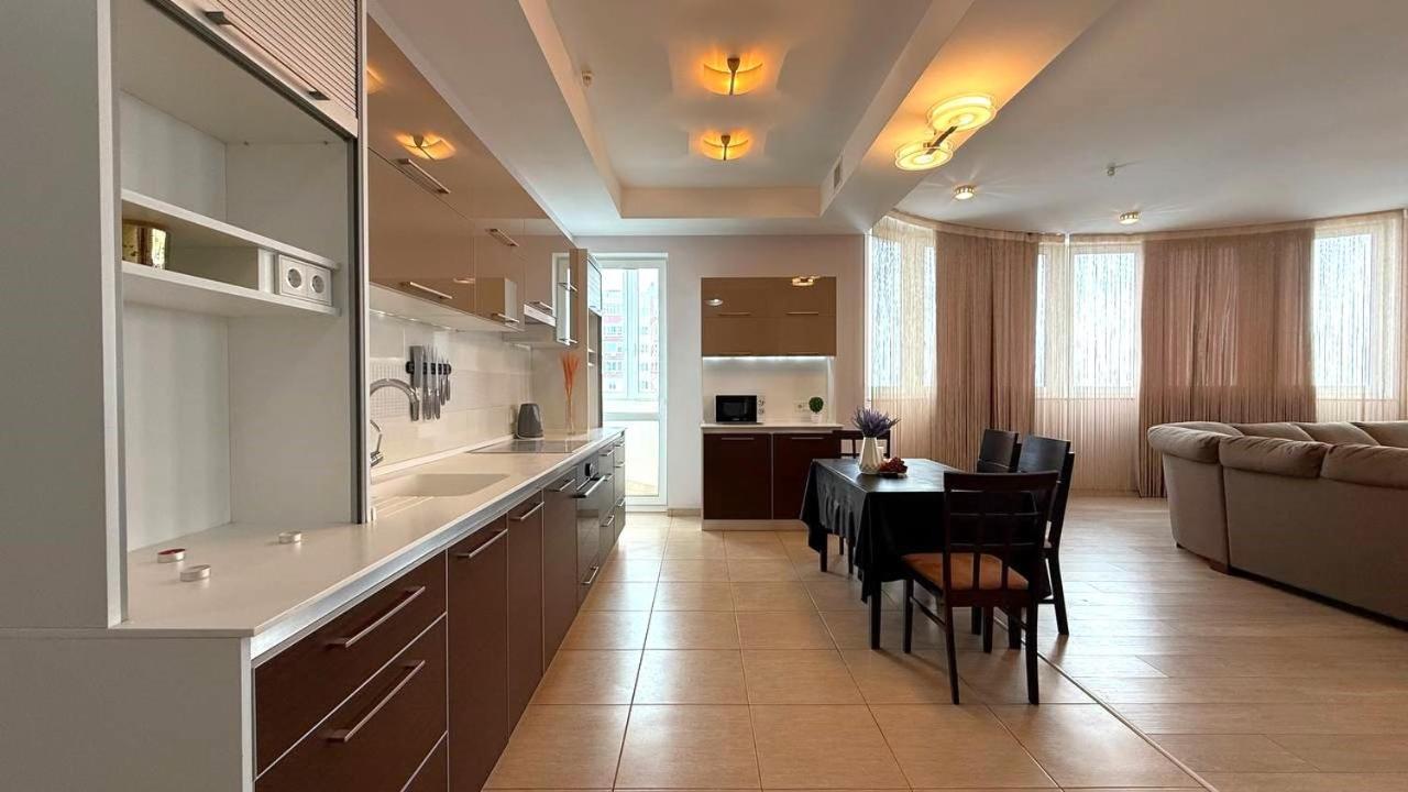 Bright House On 23 Serpnya Kharkov Ngoại thất bức ảnh