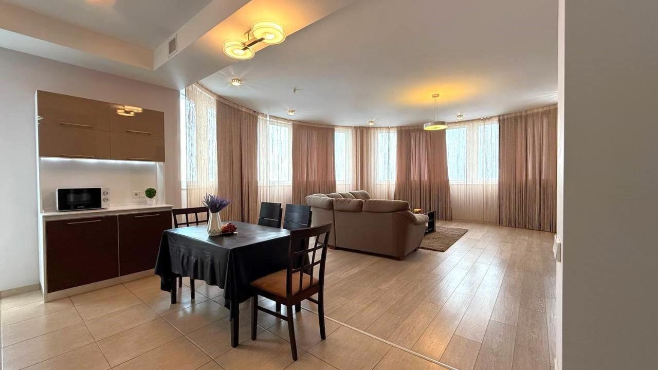 Bright House On 23 Serpnya Kharkov Ngoại thất bức ảnh