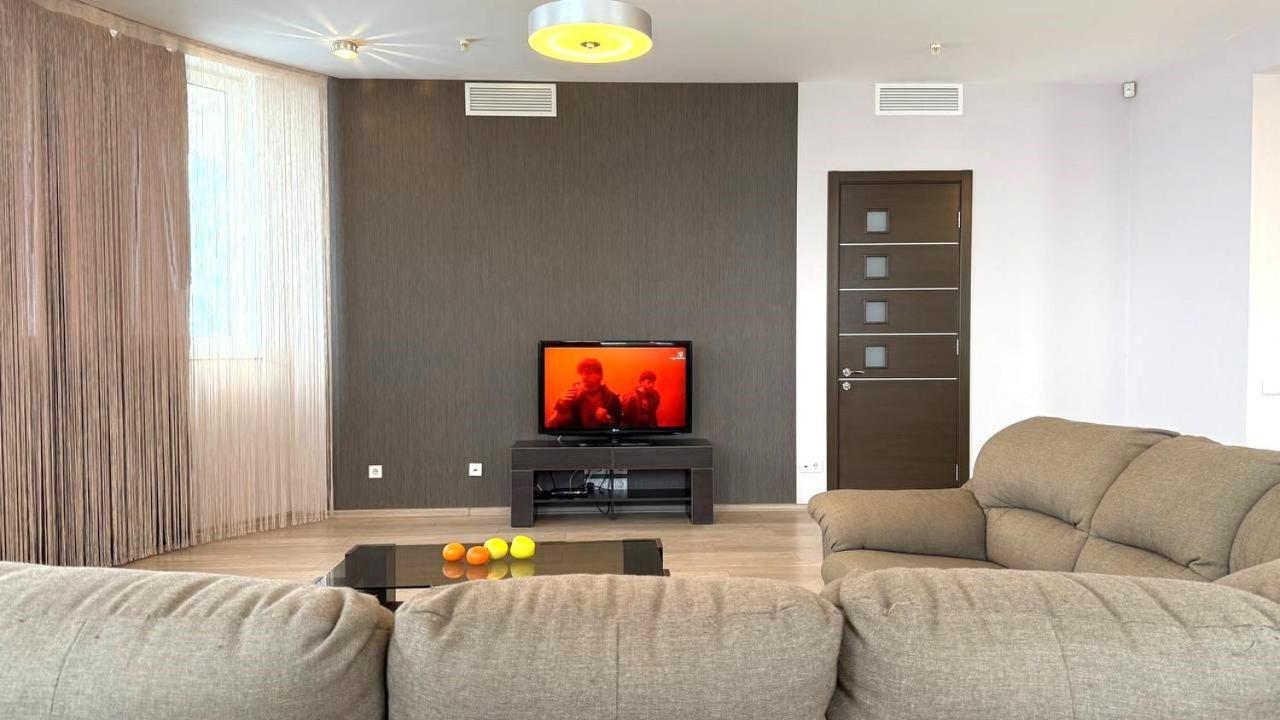 Bright House On 23 Serpnya Kharkov Ngoại thất bức ảnh