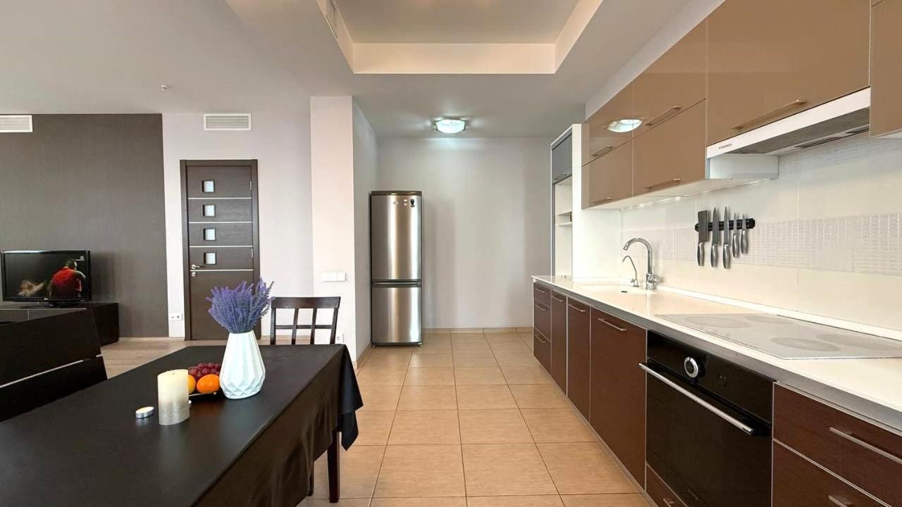 Bright House On 23 Serpnya Kharkov Ngoại thất bức ảnh