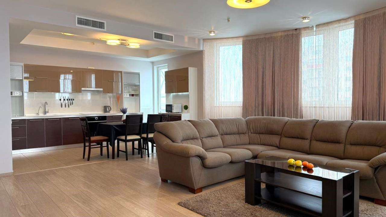 Bright House On 23 Serpnya Kharkov Ngoại thất bức ảnh