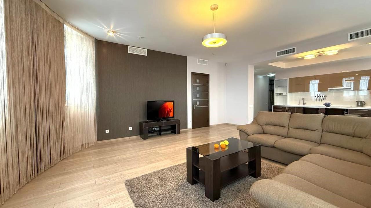 Bright House On 23 Serpnya Kharkov Ngoại thất bức ảnh
